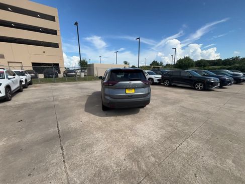 Used 2025 Nissan Rogue SV AWD/4WD image 12