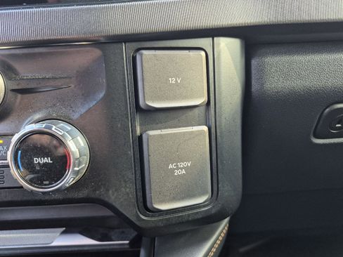 Certified 2024 Ford F250 Platinum image 19