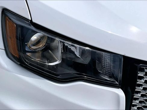 Used 2020 Jeep Grand Cherokee Altitude AWD/4WD image 31