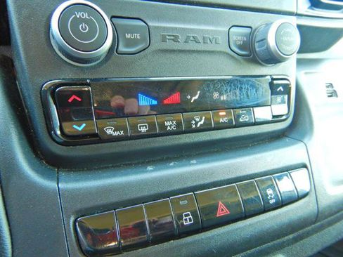Used 2025 RAM ProMaster 2500 w/ Convenience Group FWD image 25