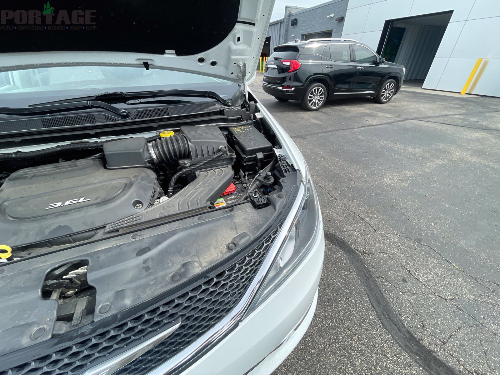 Used 2017 Chrysler Pacifica Touring-L FWD image 31