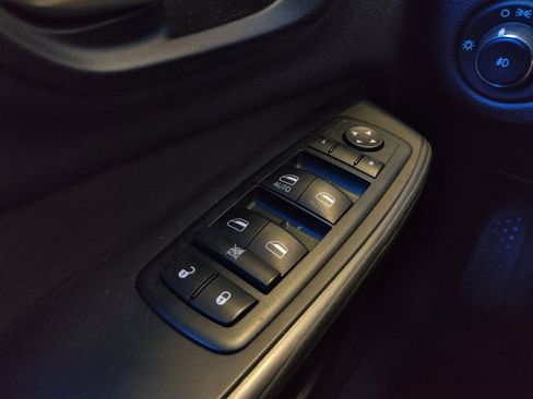 Used 2014 Jeep Cherokee Latitude w/ Comfort/Convenience Group FWD image 27