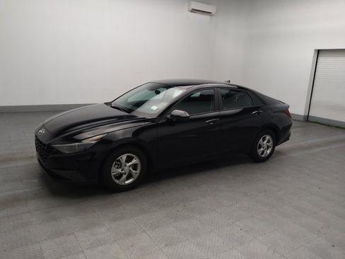 Used 2023 Hyundai Elantra SE FWD image 2