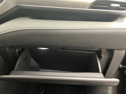 Used 2025 Toyota Highlander XLE FWD image 37