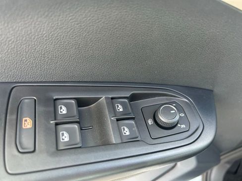 New 2026 Volkswagen Taos SE image 44