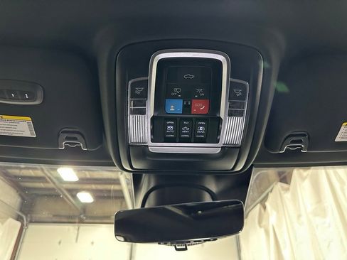 Used 2024 RAM 2500 Limited image 37