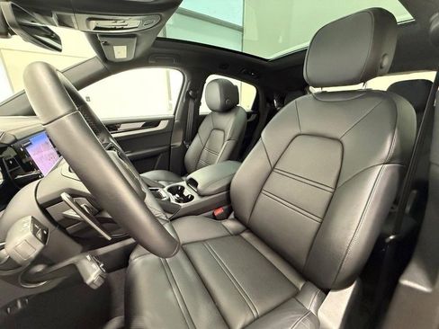 Certified 2024 Porsche Cayenne Coupe image 5