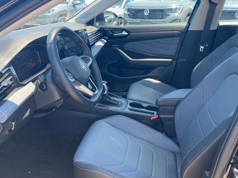 Used 2025 Volkswagen Jetta SEL FWD image 12