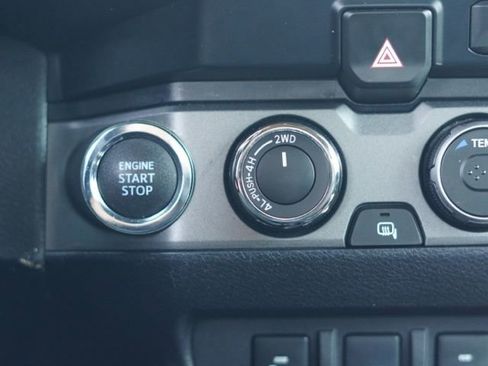 Used 2022 Toyota Tacoma TRD Sport w/ TRD Premium Sport Package AWD/4WD image 31