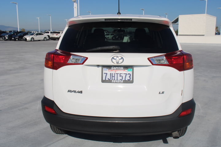 Used 2015 Toyota RAV4 LE FWD image 4