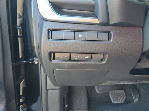 Used 2025 Nissan Rogue SV FWD image 31