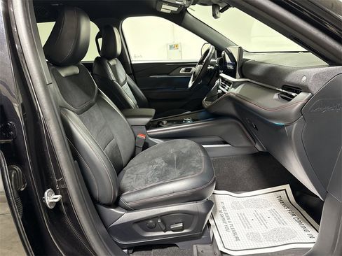 Used 2025 Ford Explorer ST image 22