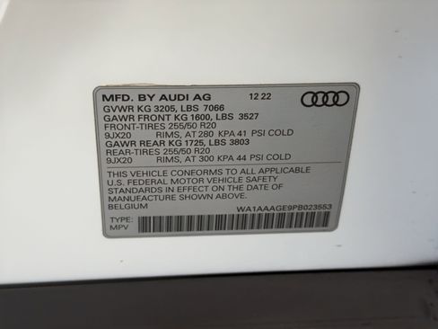 Used 2023 Audi e-tron Premium w/ Convenience Plus Package image 27