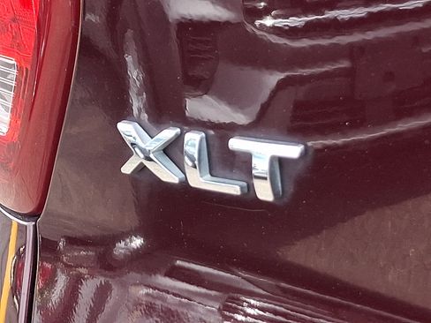 Used 2019 Ford Explorer XLT FWD image 28