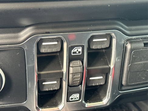 Used 2023 Jeep Gladiator Overland image 28