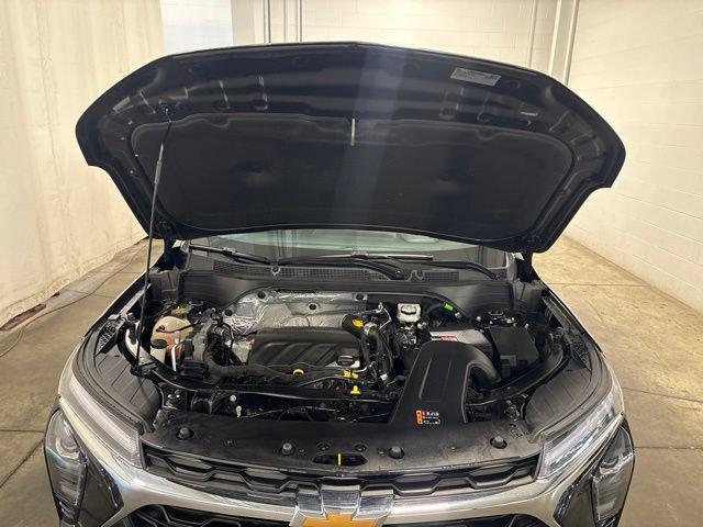 Used 2025 Chevrolet Trax LT FWD image 8