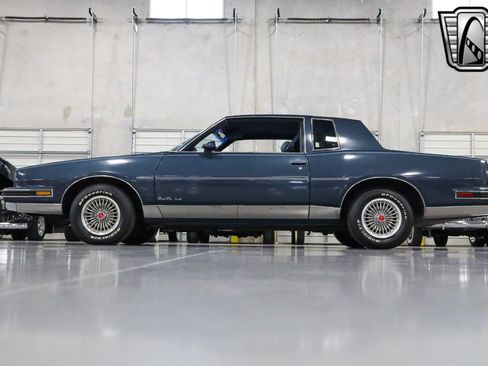 Used 1987 Pontiac Grand Prix LE image 3