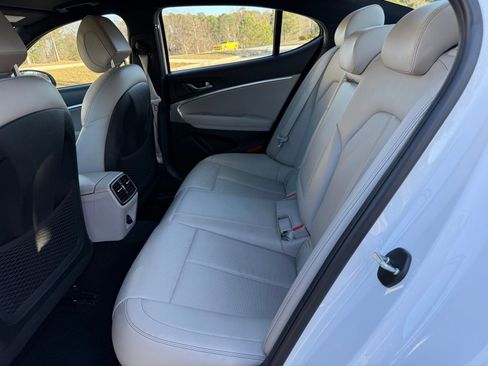 Used 2022 Genesis G70 2.0T image 37