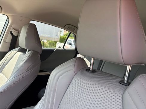 Used 2022 Toyota Venza Limited AWD/4WD image 9