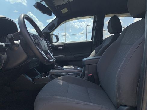 Used 2017 Toyota Tacoma TRD Sport w/ Tow Package RWD image 16