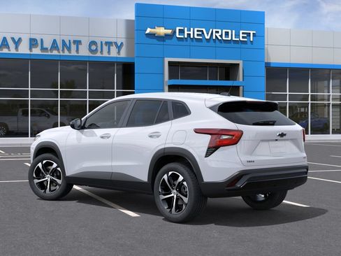 New 2026 Chevrolet Trax RS w/ Sunroof Package FWD image 3