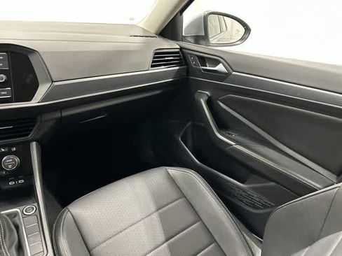 Used 2024 Volkswagen Jetta SE FWD image 13