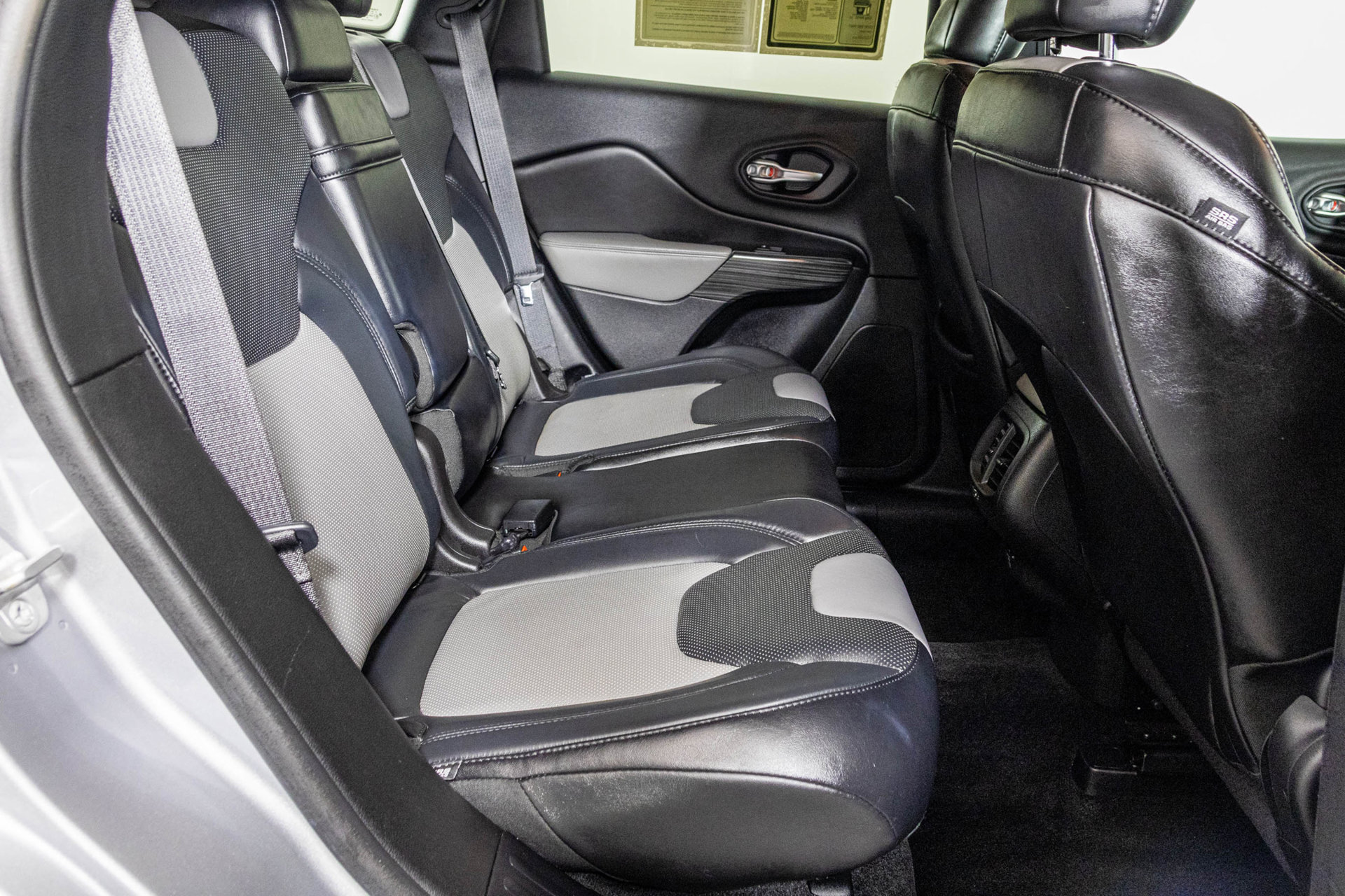 Used 2014 Jeep Cherokee Limited w/ Luxury Group FWD image 41