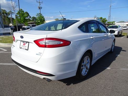 Used 2015 Ford Fusion SE image 4