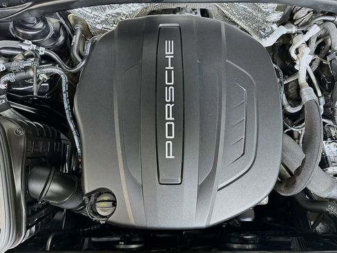 Certified 2021 Porsche Macan AWD/4WD image 31