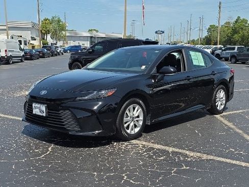 Used 2025 Toyota Camry LE w/ Convenience Package FWD image 4