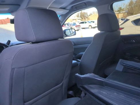 Used 2017 Chevrolet Suburban LS image 17