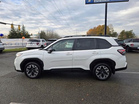 Used 2025 Subaru Forester Premium image 8