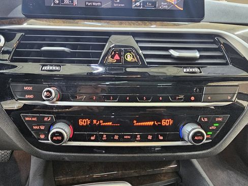 Used 2020 BMW 530i w/ Convenience Package image 35