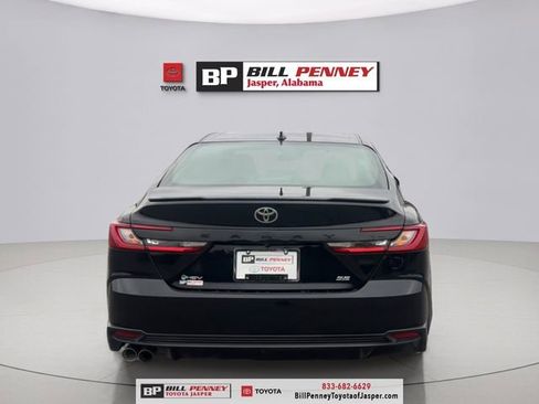 Used 2025 Toyota Camry SE image 4