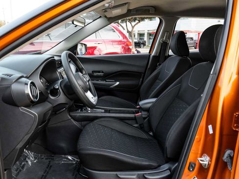 Used 2021 Nissan Kicks SV image 4