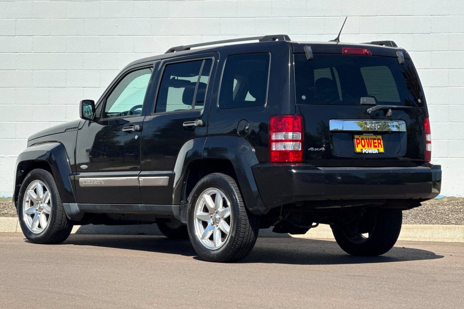 Used 2012 Jeep Liberty Sport AWD/4WD image 6