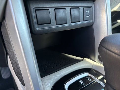 Used 2025 Toyota Corolla Cross L image 24