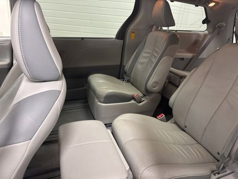 Used 2014 Toyota Sienna Limited image 14