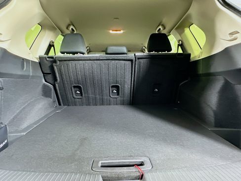 Used 2023 Nissan Rogue SV FWD image 28