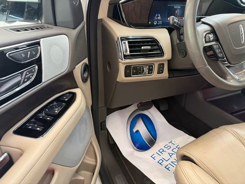 Used 2023 Lincoln Navigator Reserve image 12