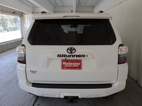 Used 2023 Toyota 4Runner SR5 Premium w/ Moonroof Package AWD/4WD image 29