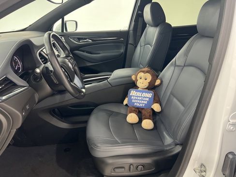 Used 2022 Buick Enclave Essence image 17