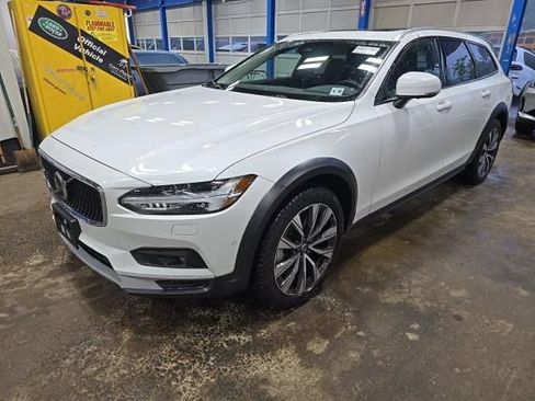 Used 2025 Volvo V90 B6 Cross Country Plus AWD/4WD image 2