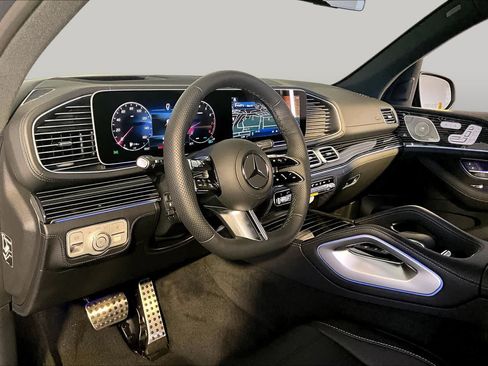 New 2026 Mercedes-Benz GLS 580 4MATIC image 9