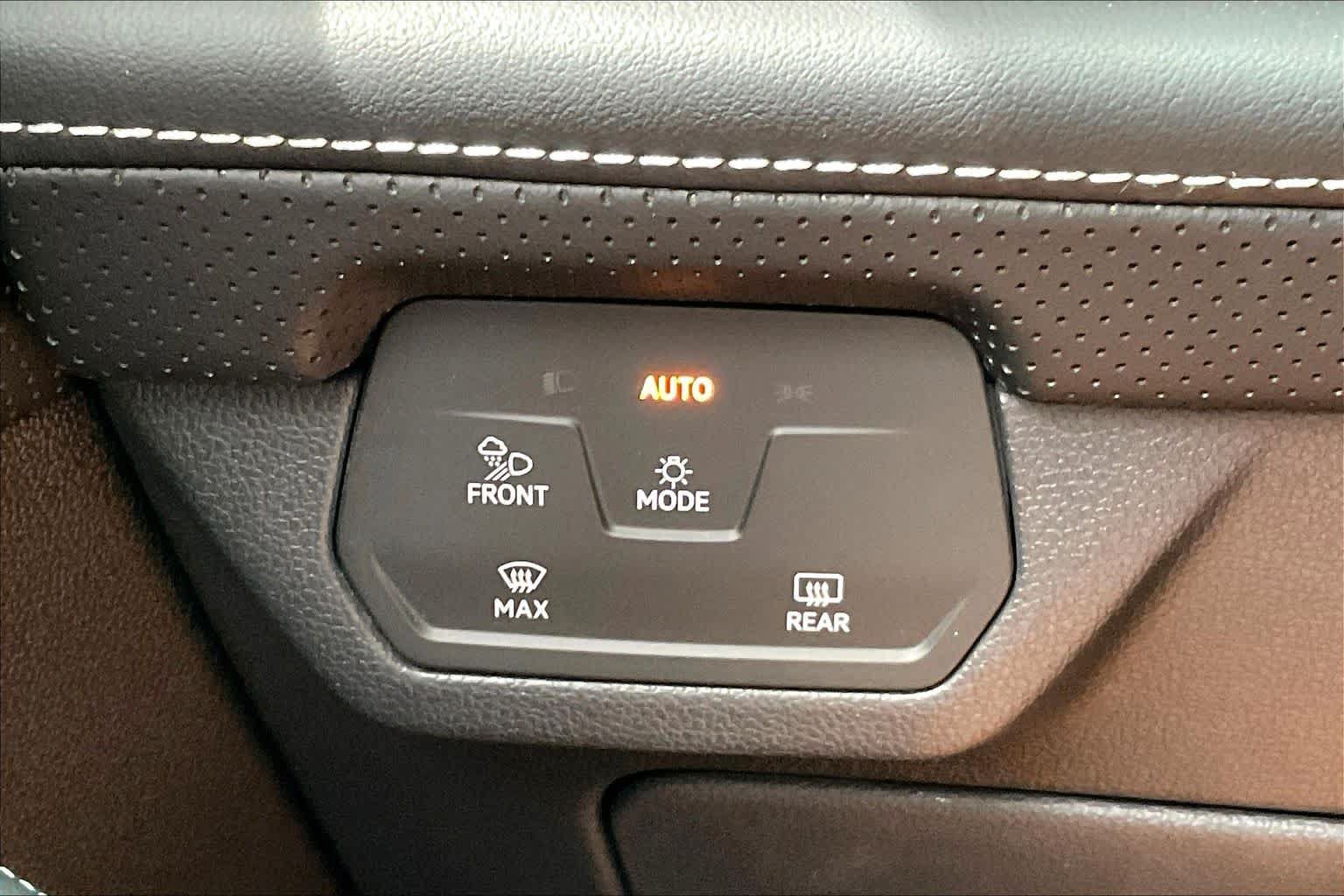 Used 2024 Volkswagen Atlas SE FWD image 32