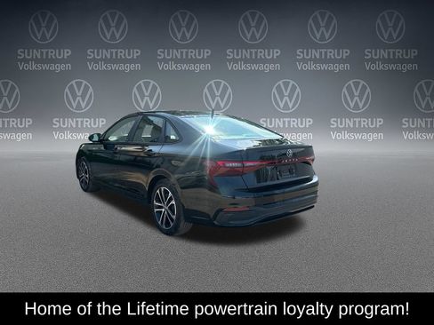 Used 2025 Volkswagen Jetta Sport FWD image 3