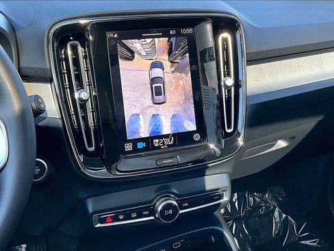 Certified 2024 Volvo XC40 B5 Plus w/ Protection Package Premier image 7