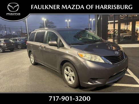 Used 2014 Toyota Sienna LE image 1