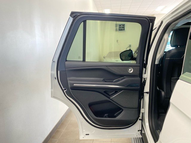 New 2027 Lincoln Navigator Reserve AWD/4WD image 11