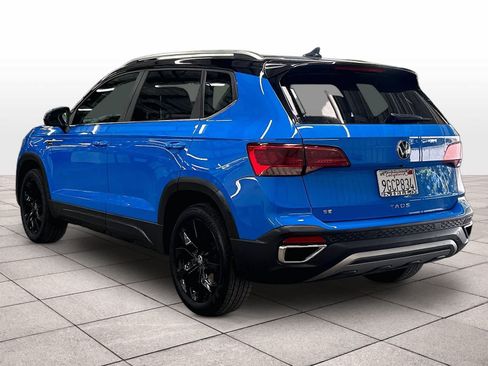 Used 2023 Volkswagen Taos SE w/ Panoramic Sunroof Package FWD image 7